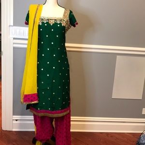 Pakistani/Indian/Desi Kameez Shalwar